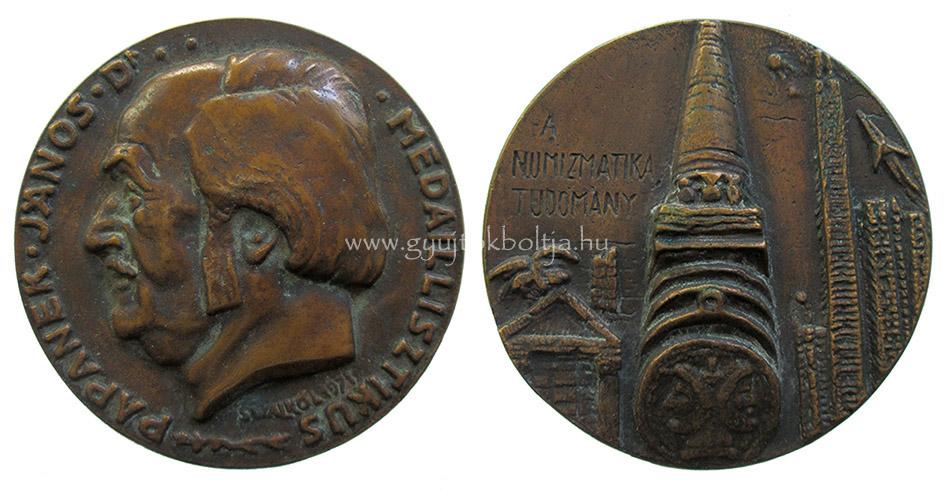 Solym�ri Walk� L�szl�: Dr. Papanek J�nos medallisztikus / A numizmatika tudom�ny